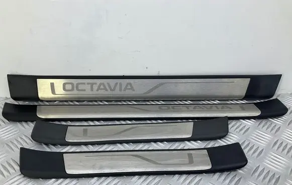 Skoda Octavia Mk3 (5E) Front sill trim cover 5E0071303A