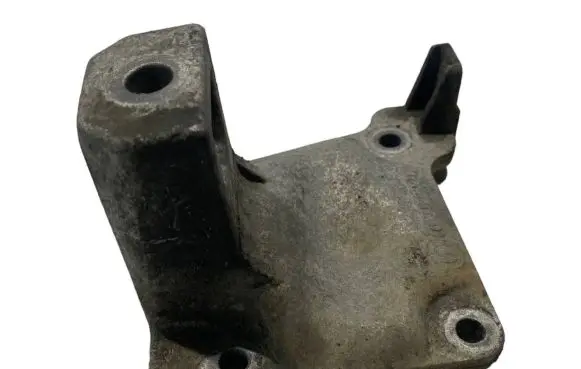 BMW 5 E39 Engine mounting bracket 6751226