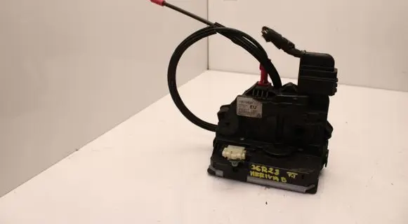 Opel Meriva B Rear door lock 