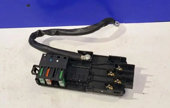 Mercedes-Benz E W211 Fuse box set 2115452301