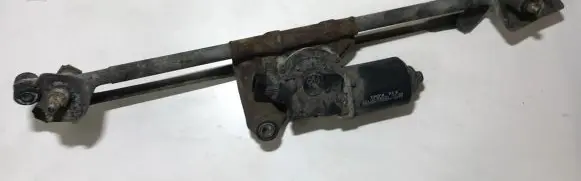 Lexus IS 200-300 Front wiper linkage and motor