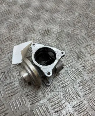 Volkswagen Touran I EGR valve 749603D 329109046 038129637D
