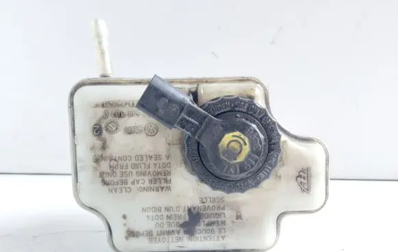 Skoda Octavia Mk2 (1Z) Brake fluid reservoir 1K1611301C
