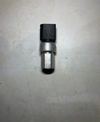 Volkswagen Tiguan Air conditioning (A/C) pressure sensor 1K0959126D