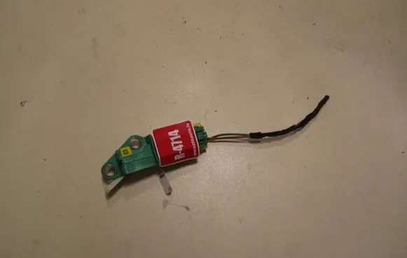 Volkswagen Golf V Airbag deployment crash/impact sensor 1K0909606C 5WK43544