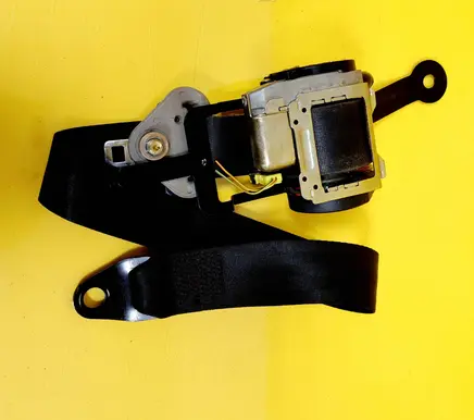 Nissan Primera Front seatbelt 04167064