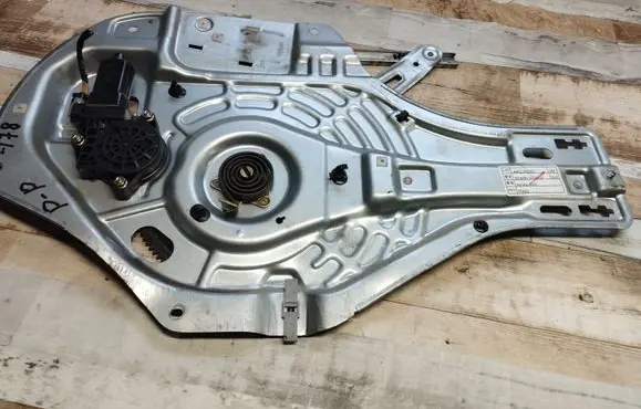 Hyundai Tucson JM Front door window regulator with motor 824802E010