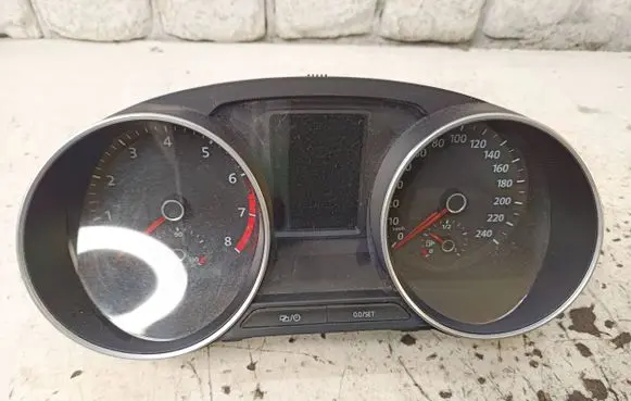 Volkswagen Polo V 6R Speedometer (instrument cluster) 6C0920740A 001015 A2C90265800