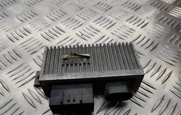 Renault Megane I Glow plug pre-heat relay 7700100703