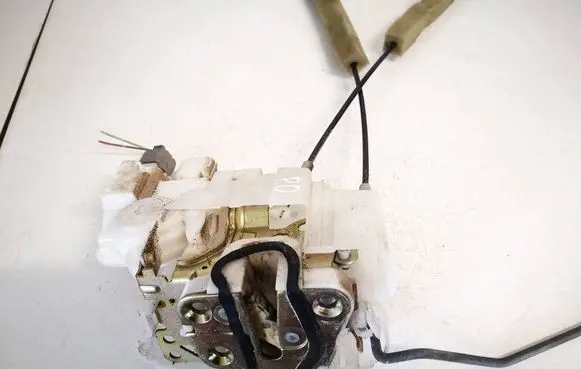 Subaru Legacy Front door lock