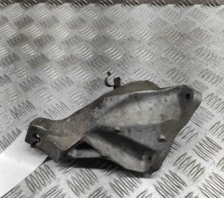 BMW 3 E90 E91 Engine mounting bracket 6764574