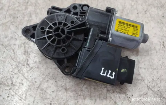 KIA Sportage Front door window regulator motor 82460F1010