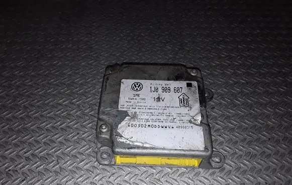 Volkswagen PASSAT B5 Airbag control unit/module 1J0909607 5WK4199