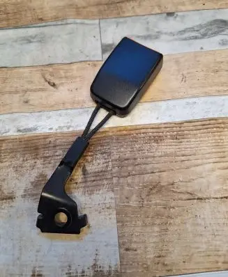 Suzuki Wagon R+ Front seatbelt buckle 8493084E30