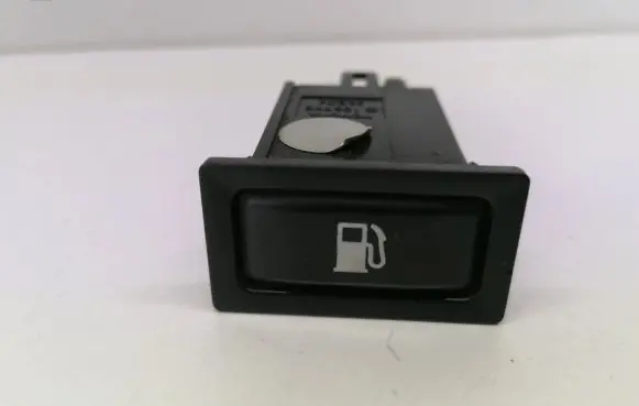Toyota Avensis T250 Fuel tank opening switch 156795