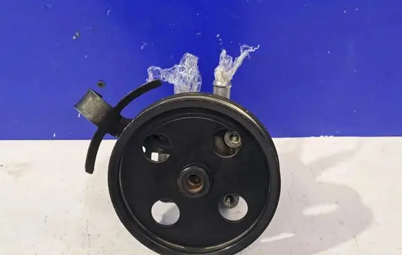 Volvo V70 Power steering pump 8251735