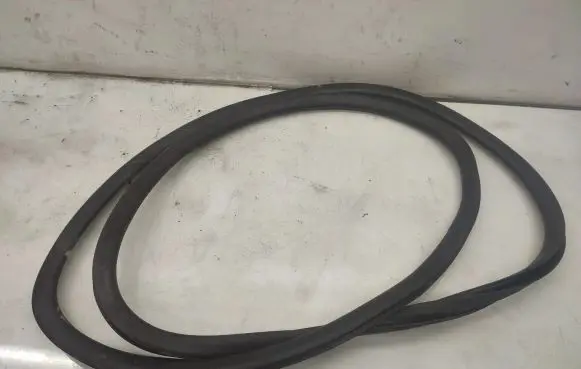 Volkswagen Caddy Front door rubber seal 