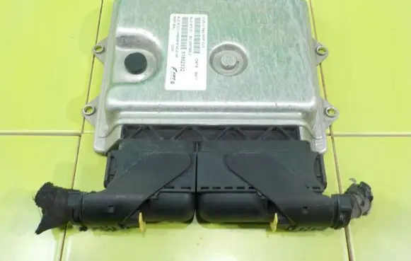Fiat Doblo Engine control unit/module 51892332