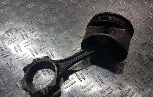 Chrysler Vision Piston with connecting rod 4663422