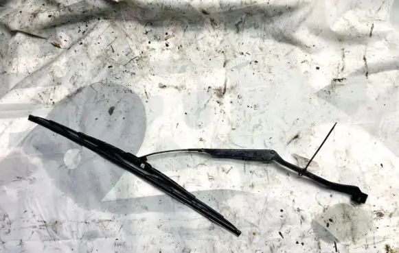 Toyota RAV 4 (XA20) Front wiper blade arm