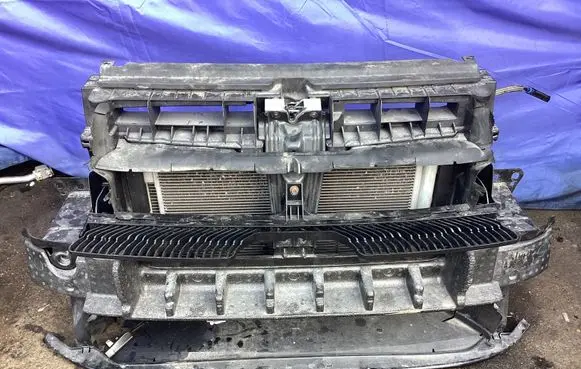 Volkswagen Tiguan Radiator set 5Q0121251GR 5WA121203K 5WA121205