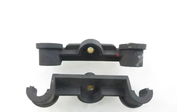 Audi 80 90 B3 Fuel Injector clamp holder 026103592B