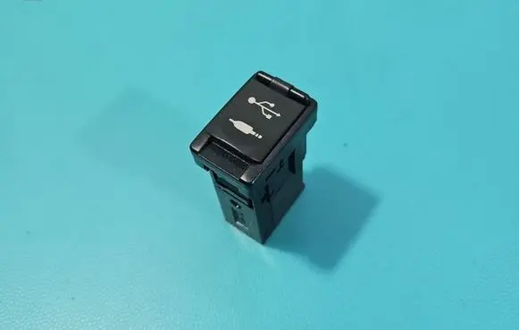 Lexus NX USB socket connector 8619048080 IMPRK1576982