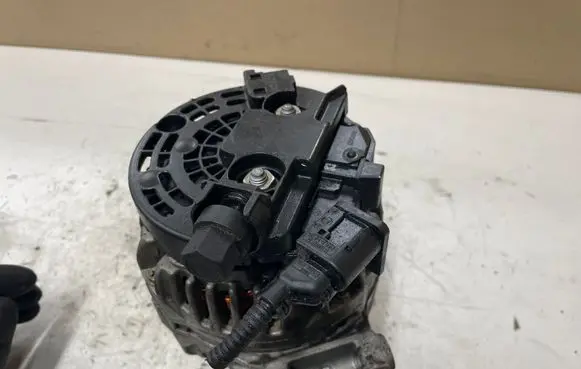 BMW 3 E46 Generator/alternator 826949