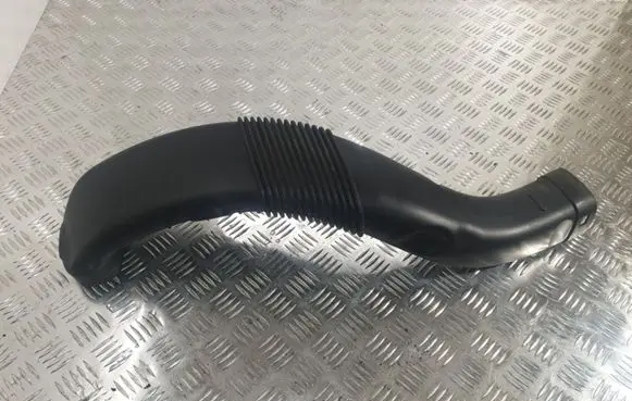 BMW X5 E70 Turbo air intake inlet pipe/hose 7577447
