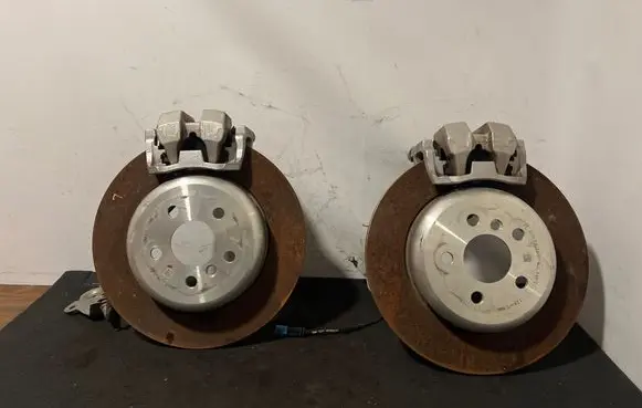 BMW i4 Brake discs and calipers set 8832480 7915320 8832479
