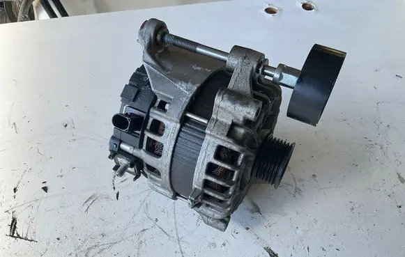 BMW 5 G30 G31 G38 Generator/alternator 0125814008 8575059