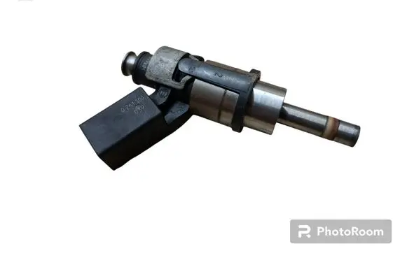 Audi A4 S4 B7 8E 8H Fuel injector 06F906036G 06D133036D 0261500039