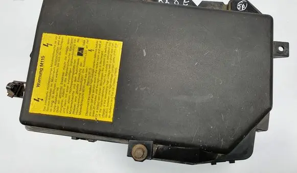 Mercedes-Benz A W176 Fuse box cover MB502201B