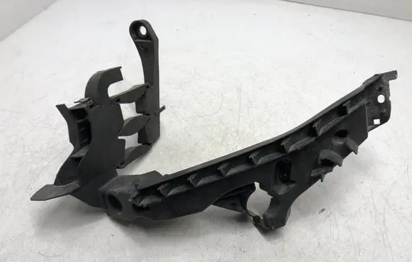 Audi A4 S4 B8 8K Headlight/headlamp mounting bracket 8K0805607C 2002837
