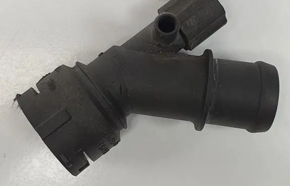 Audi TT Mk1 Engine coolant pipe/hose 1J0121619A