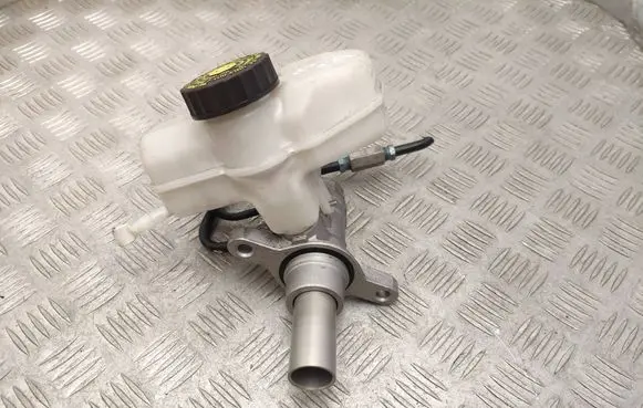 BMW X3 G01 Master brake cylinder 6871185 13264013