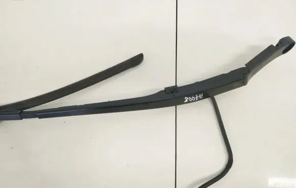 Front wiper blade arm