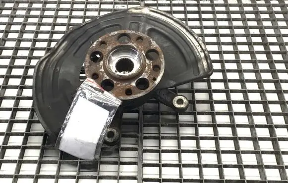 Mercedes-Benz A W176 Front wheel hub spindle knuckle 