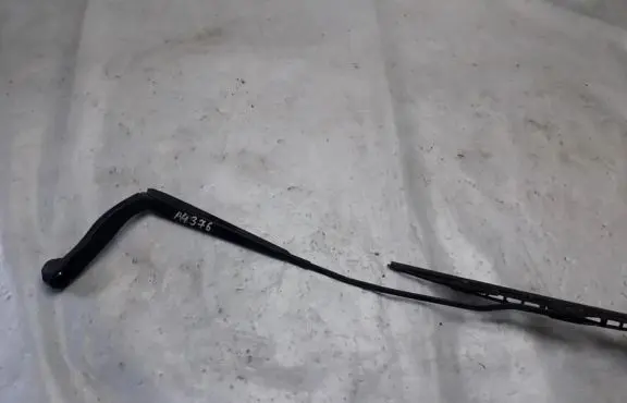 Front wiper blade arm