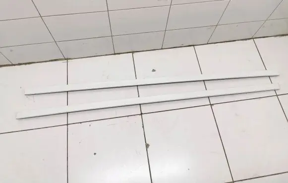Roof trim bar molding cover
