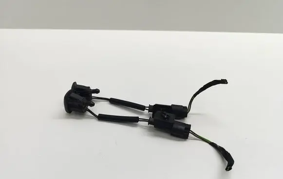 BMW 5 E60 E61 Windshield washer spray nozzle 7132969 1378906 7185551