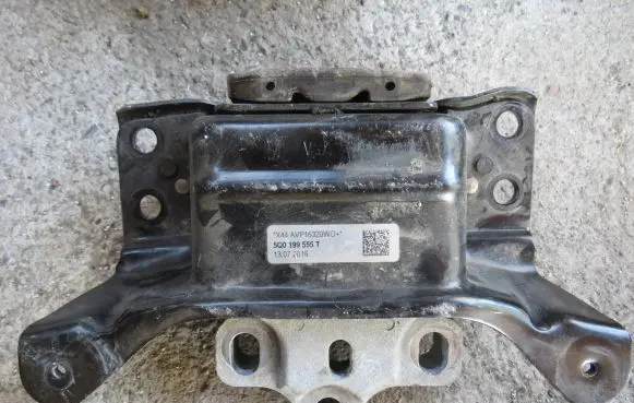 Audi A3 S3 8V Engine mount bracket 5Q0199555T