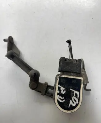 Headlight/headlamp level sensor