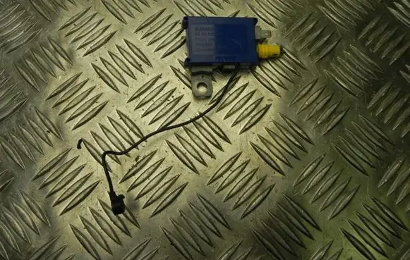 Renault Laguna II Aerial antenna amplifier 8200002584 U264