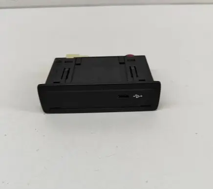 Mercedes-Benz CLA C118 X118 USB socket connector A2478203902