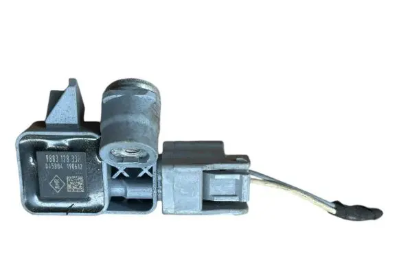 Renault Megane III Airbag deployment crash/impact sensor 988312833R 190612 045804