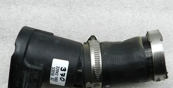 Volkswagen Tiguan Intercooler hose/pipe 03L131111G 03L131111