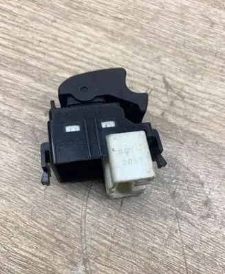 Toyota Corolla E120 E130 Electric window control switch 6072057