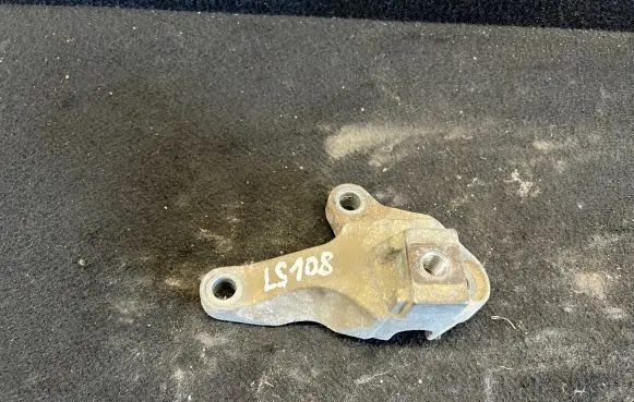 Ford C-MAX I Engine mounting bracket