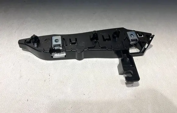 Peugeot 3008 II Front bumper mounting bracket 9810975386